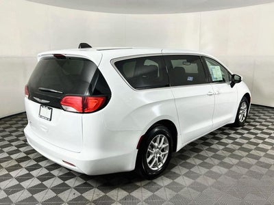 2023 Chrysler Voyager LX