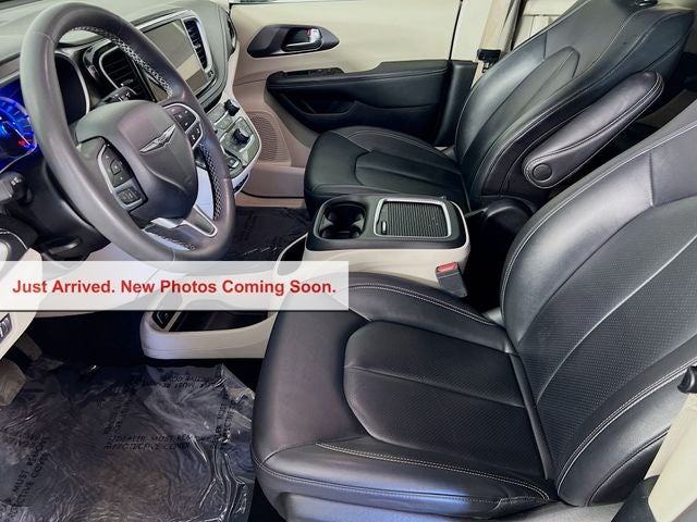 2024 Chrysler Pacifica Hybrid Select