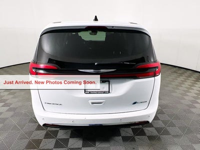 2024 Chrysler Pacifica Hybrid Select