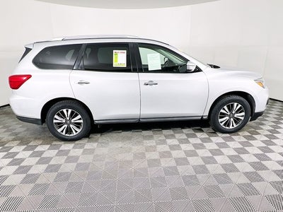 2019 Nissan Pathfinder SV