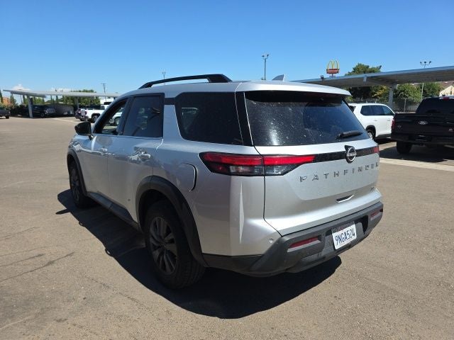 2024 Nissan Pathfinder SV