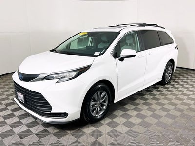 2023 Toyota Sienna LE 8 Passenger