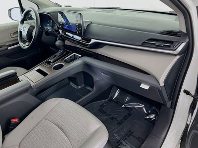 2023 Toyota Sienna LE 8 Passenger