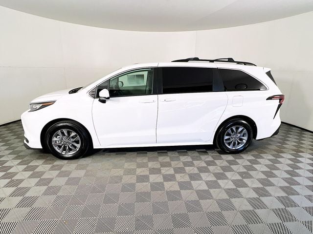 2023 Toyota Sienna LE 8 Passenger