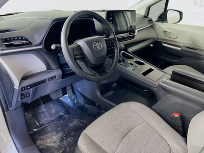 2023 Toyota Sienna LE 8 Passenger