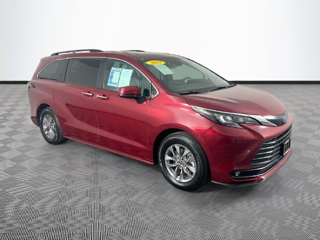2025 Toyota Sienna XLE 8 Passenger