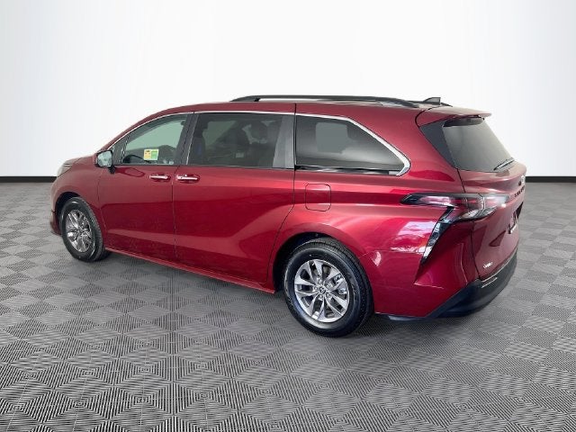 2025 Toyota Sienna XLE 8 Passenger