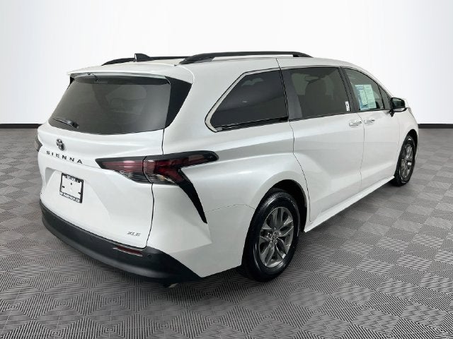 2026 Toyota Sienna XLE 8 Passenger