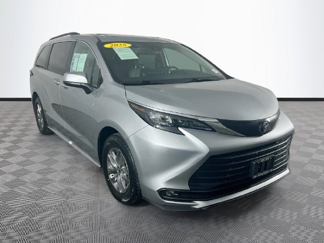 2025 Toyota Sienna XLE 8 Passenger