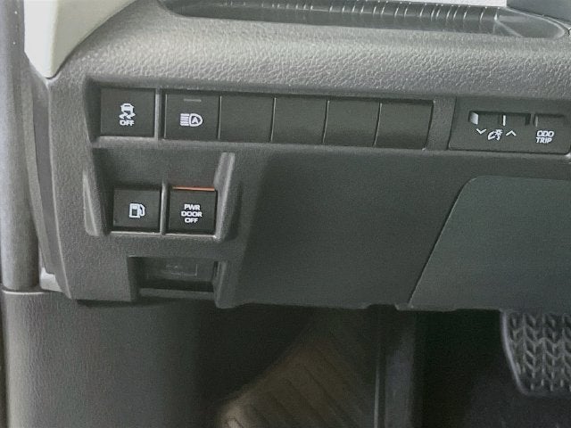 2025 Toyota Sienna XLE 8 Passenger