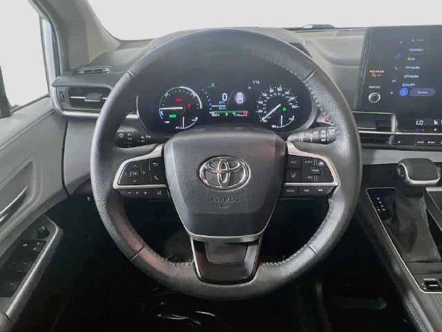 2025 Toyota Sienna XLE 8 Passenger