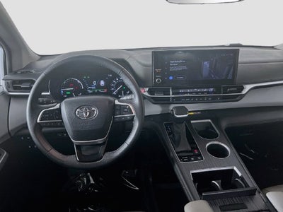 2025 Toyota Sienna XLE 8 Passenger