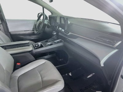 2025 Toyota Sienna XLE 8 Passenger