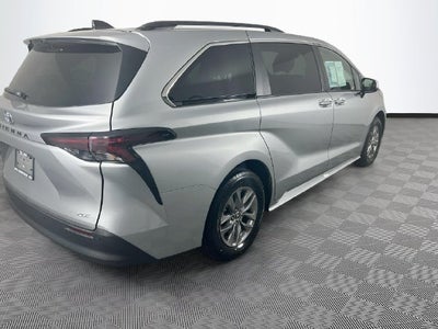 2025 Toyota Sienna XLE 8 Passenger