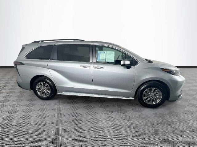 2025 Toyota Sienna XLE 8 Passenger