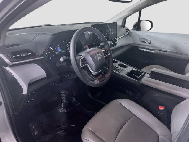 2025 Toyota Sienna XLE 8 Passenger