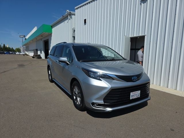 2025 Toyota Sienna XLE 8 Passenger