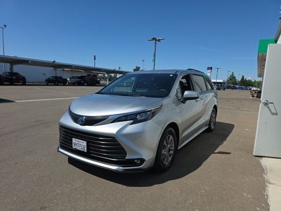 2025 Toyota Sienna XLE 8 Passenger