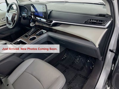 2024 Toyota Sienna XLE