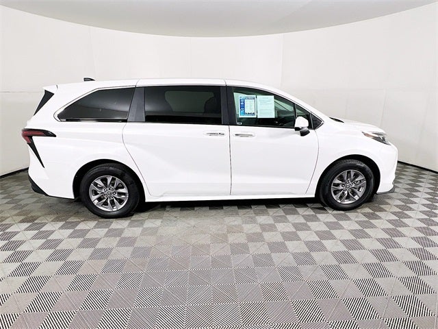 2025 Toyota Sienna XLE 7 Passenger