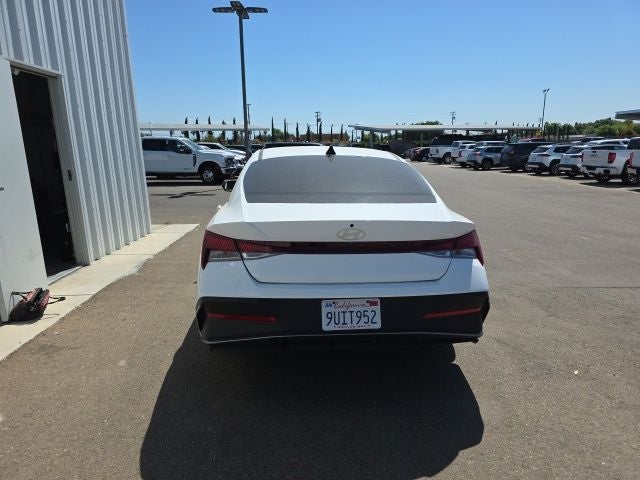 2025 Hyundai ELANTRA SE