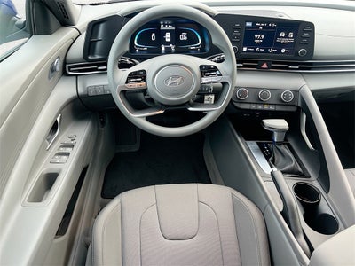 2025 Hyundai ELANTRA SE