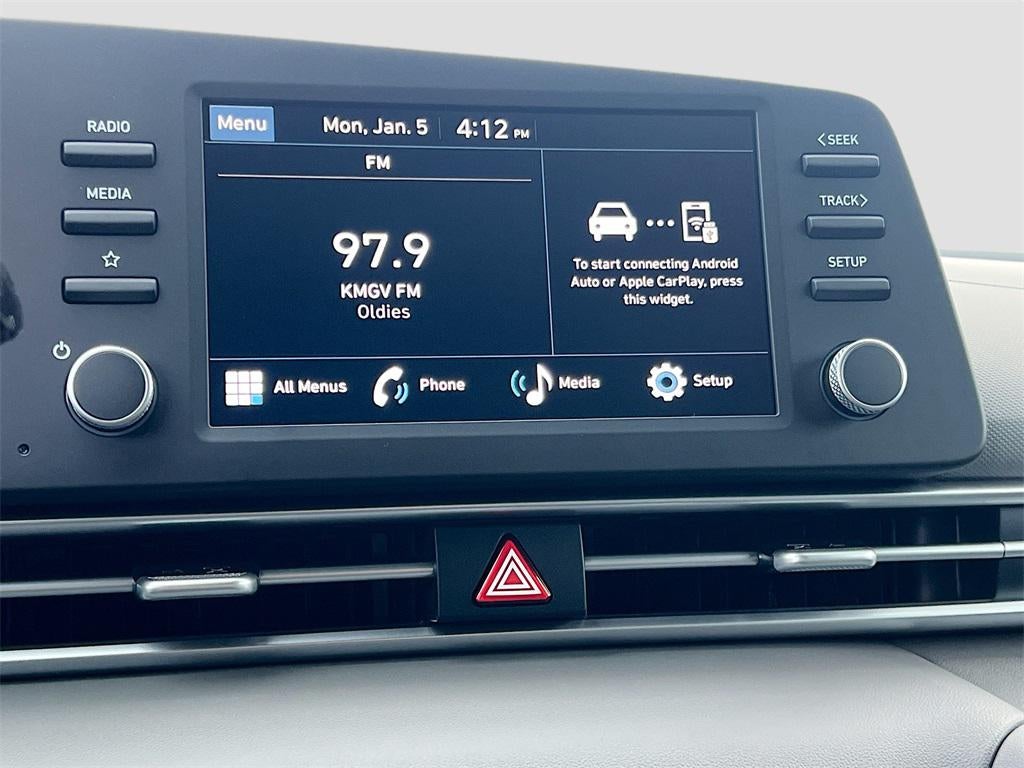 2025 Hyundai ELANTRA SE