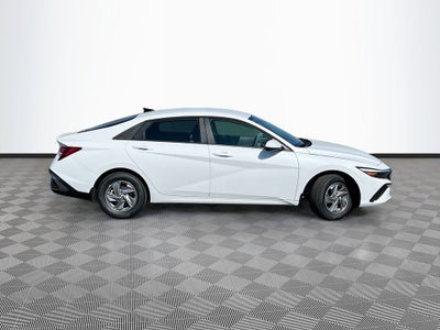 2026 Hyundai ELANTRA SE