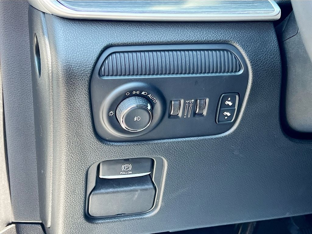 2024 Jeep Wagoneer L Series II - Photo 11