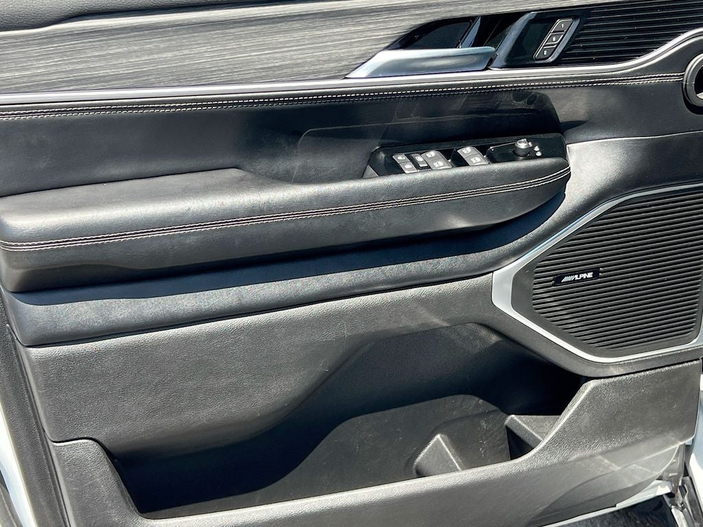 2024 Jeep Wagoneer L Series II - Photo 19