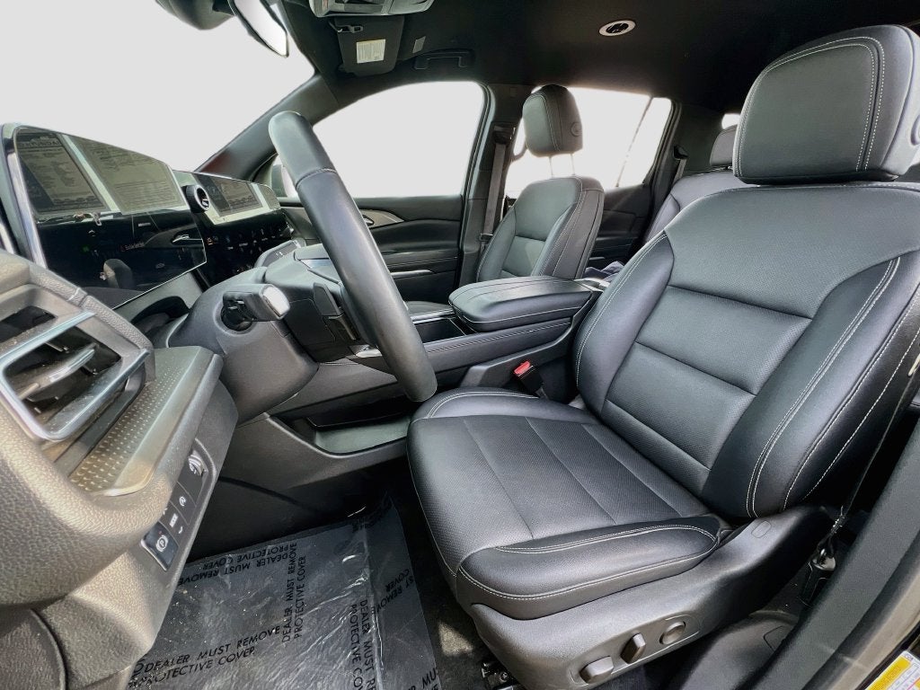 2025 Chevrolet Traverse LT - Photo 25