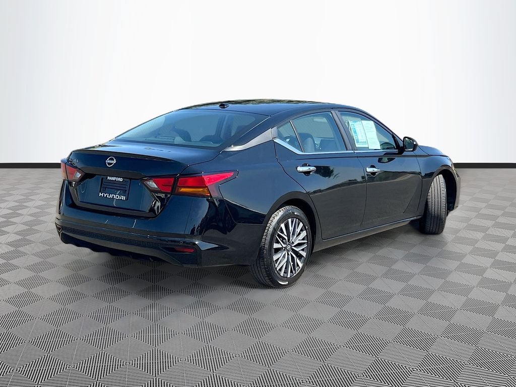 2025 Nissan Altima SV - Photo 8