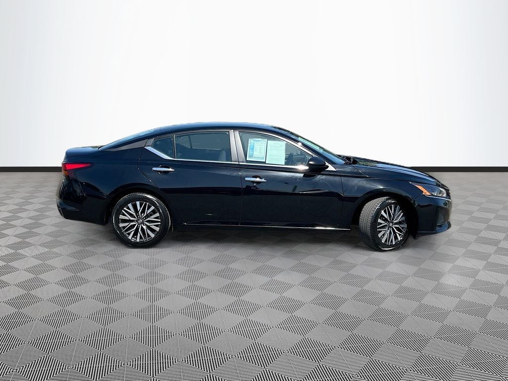 2025 Nissan Altima SV - Photo 9
