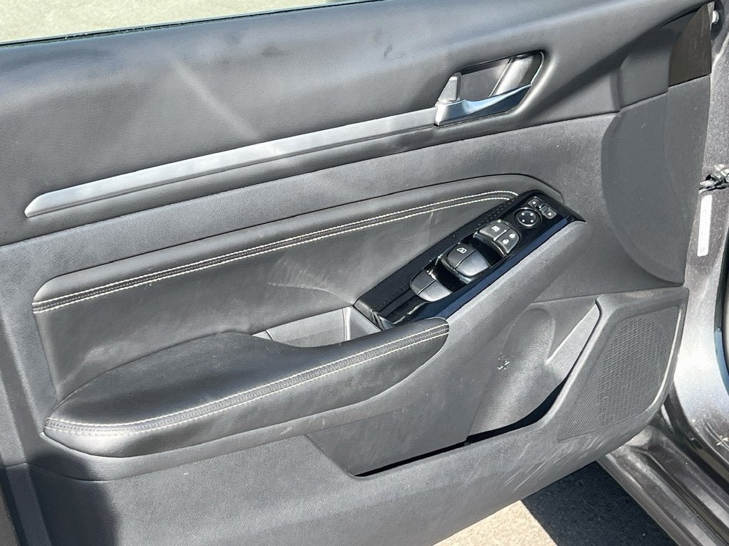 2023 Nissan Altima SV - Photo 18