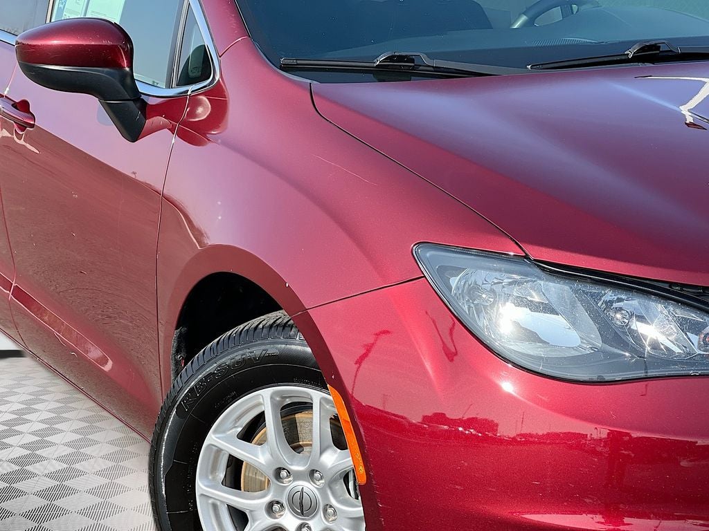 2023 Chrysler Voyager LX