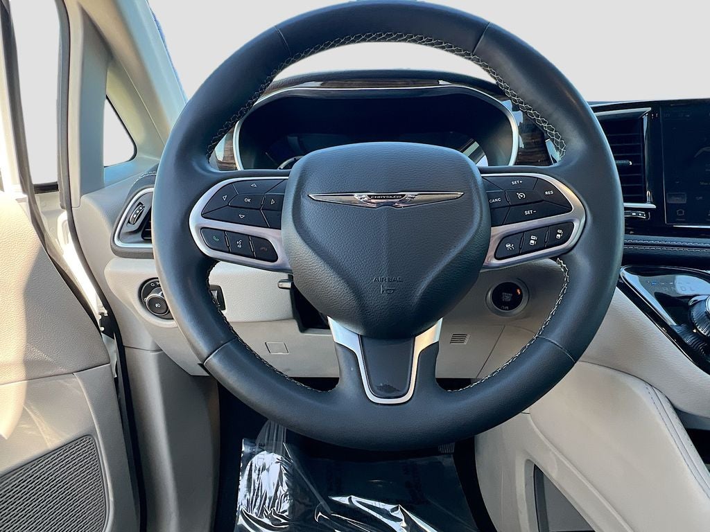 2023 Chrysler Pacifica Hybrid Limited - Photo 12