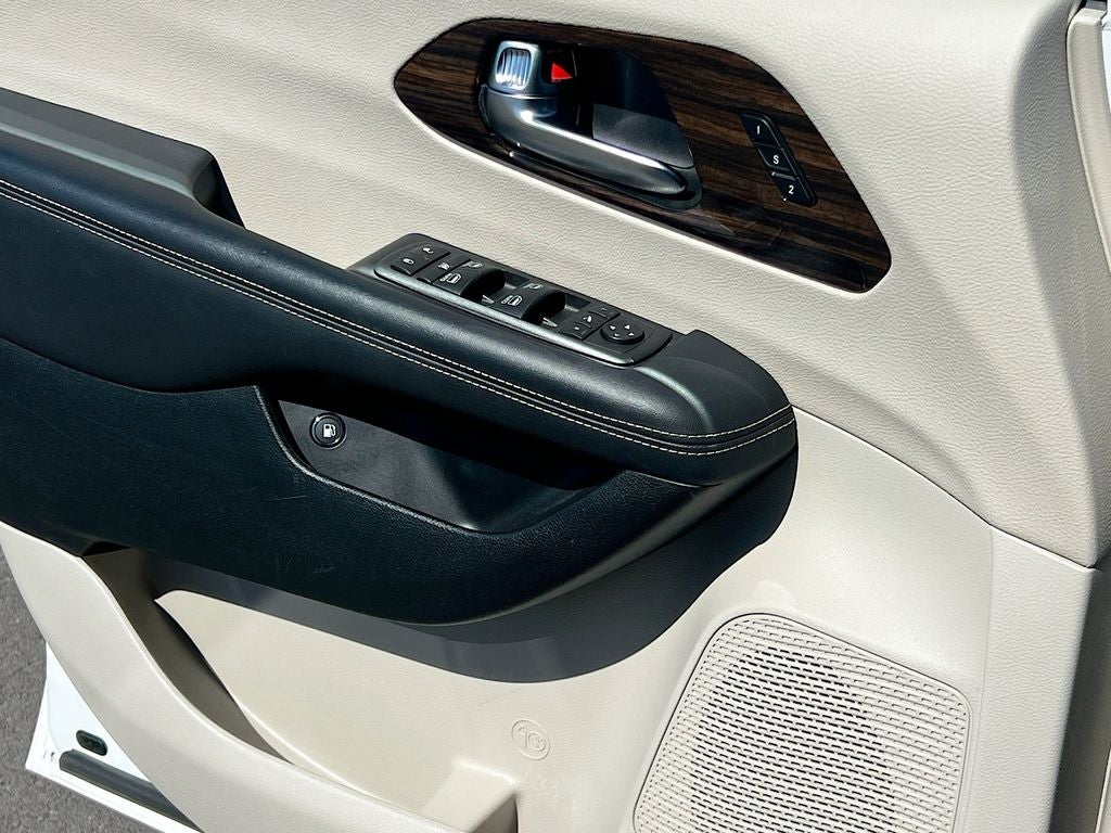 2023 Chrysler Pacifica Hybrid Limited - Photo 22