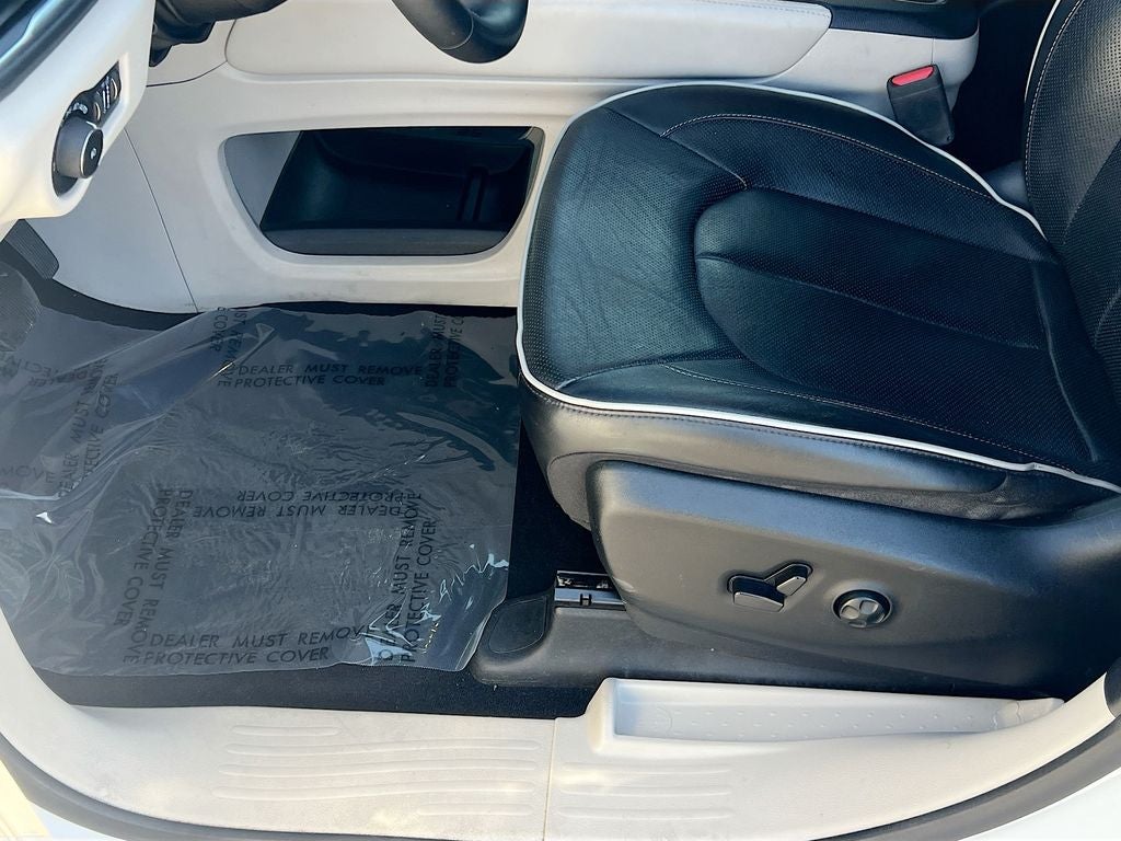 2023 Chrysler Pacifica Hybrid Limited - Photo 23