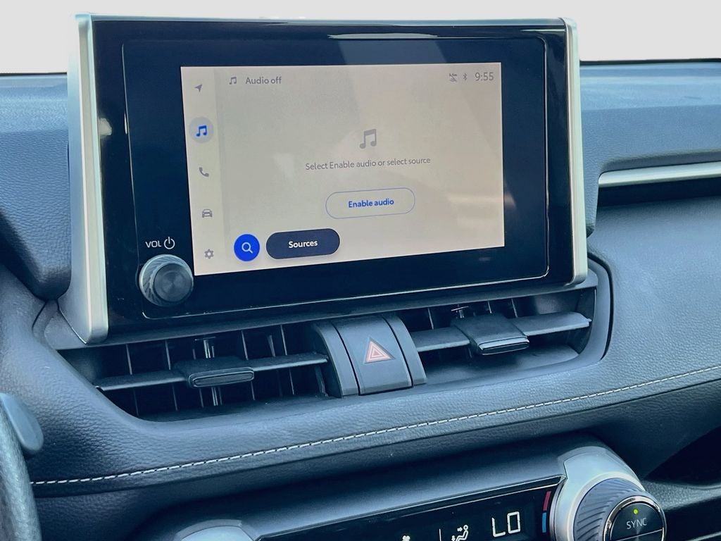 2025 Toyota RAV4 XLE - Photo 17