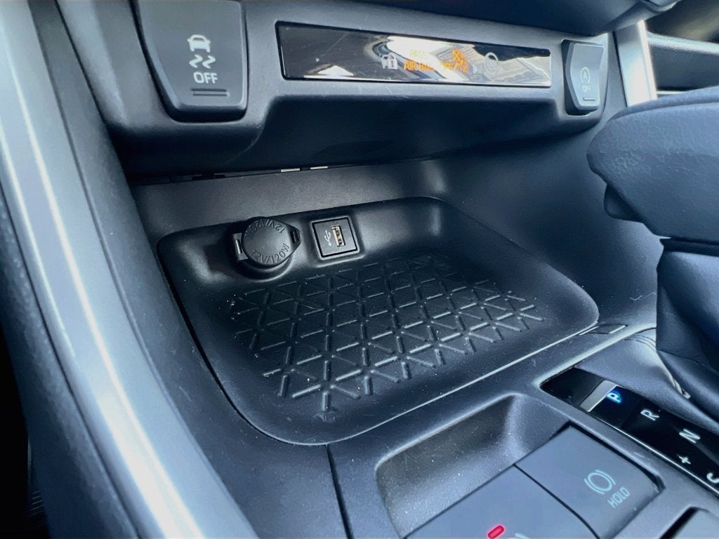 2025 Toyota RAV4 XLE - Photo 20