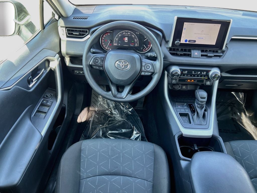 2025 Toyota RAV4 XLE - Photo 24