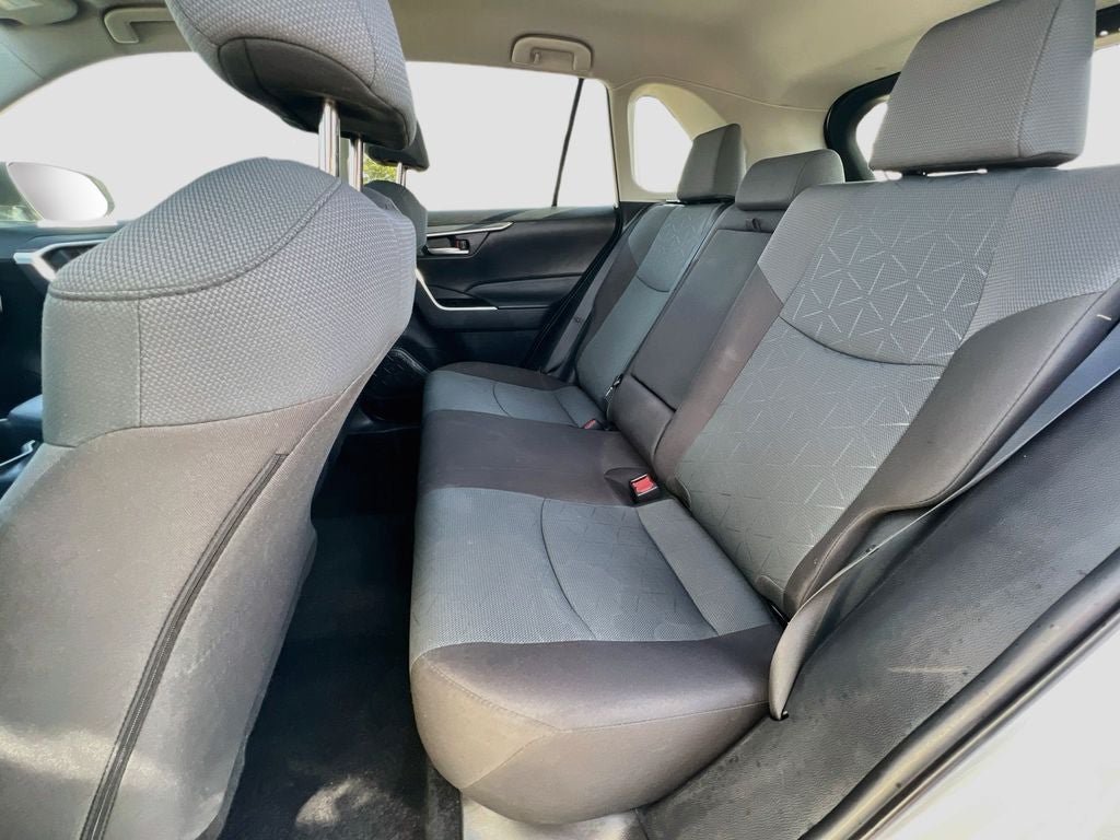 2025 Toyota RAV4 XLE - Photo 26