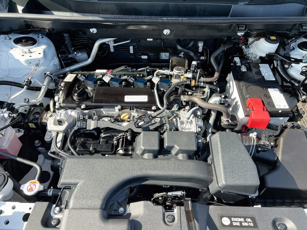 2025 Toyota RAV4 XLE - Photo 32