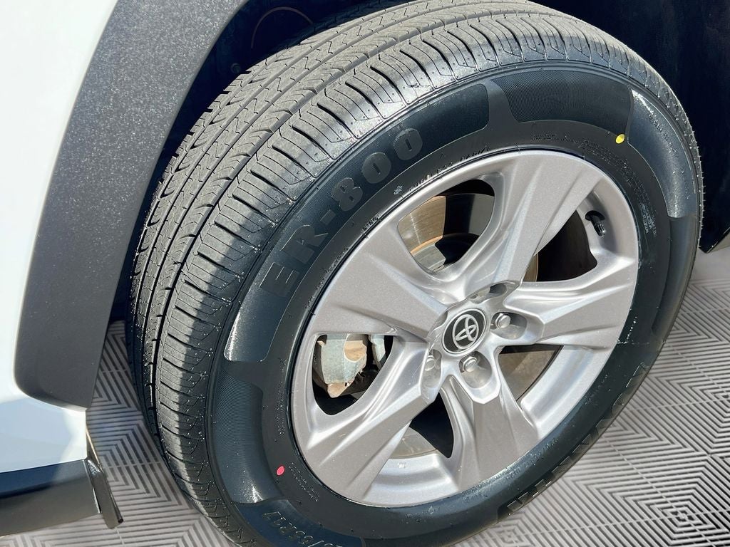 2025 Toyota RAV4 XLE - Photo 33
