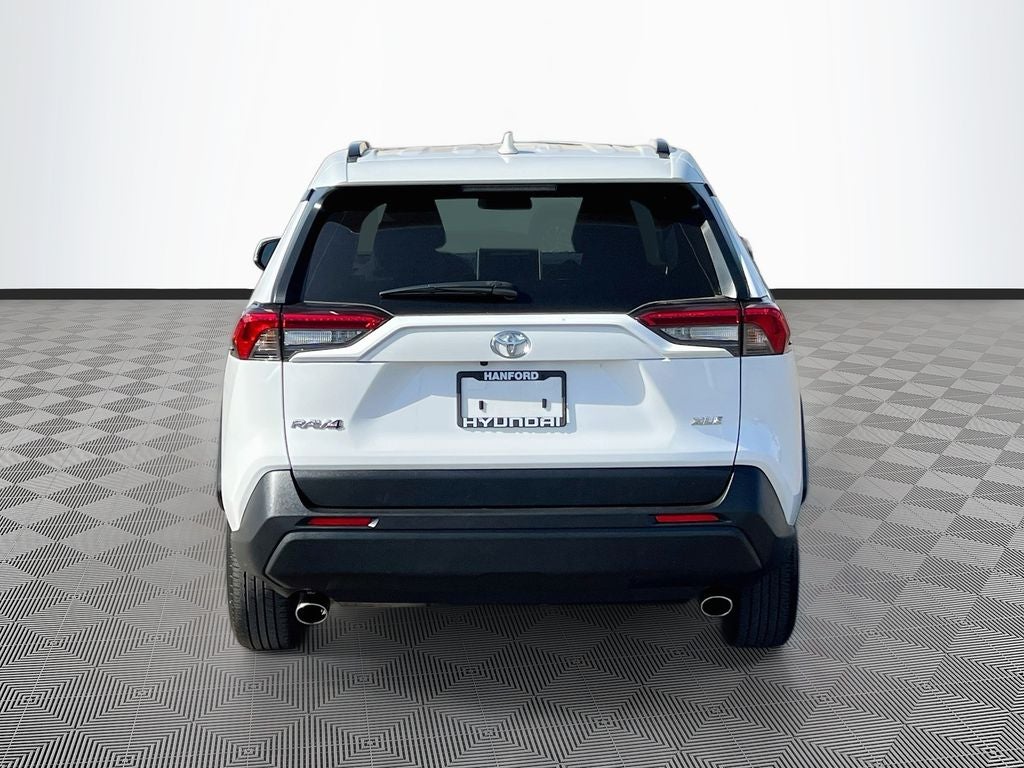2025 Toyota RAV4 XLE - Photo 7