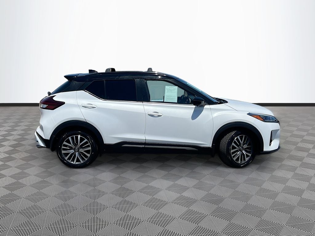 2021 Nissan Kicks SR