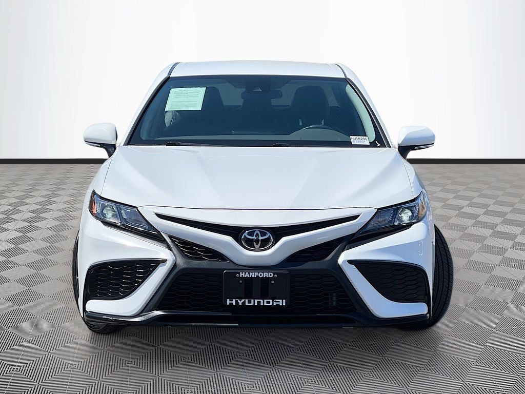 2024 Toyota Camry SE - Photo 3