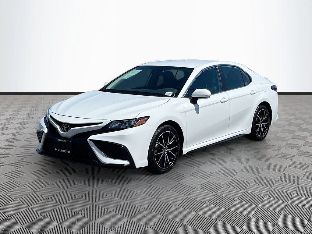 2024 Toyota Camry SE - Photo 4