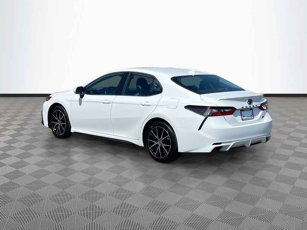 2024 Toyota Camry SE - Photo 6