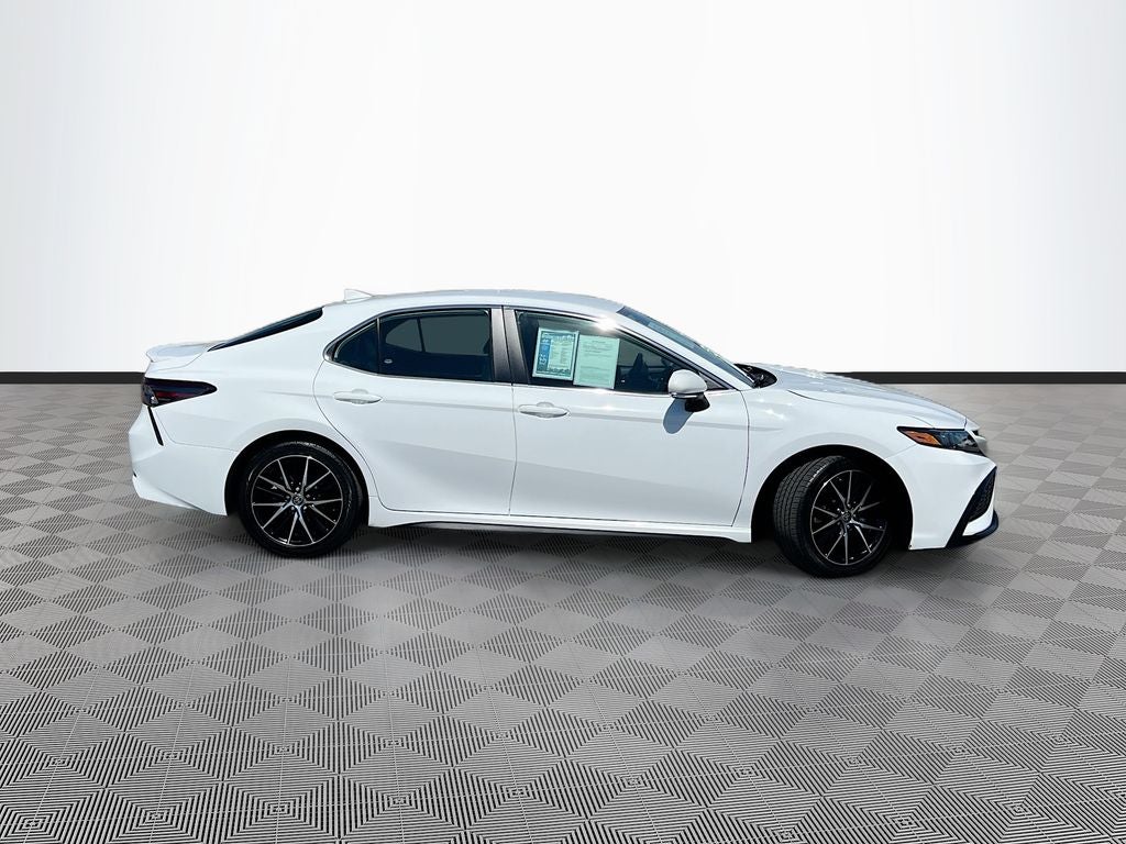 2024 Toyota Camry SE - Photo 9